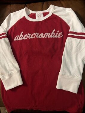 abercrombie kids burgundy tee with white trim